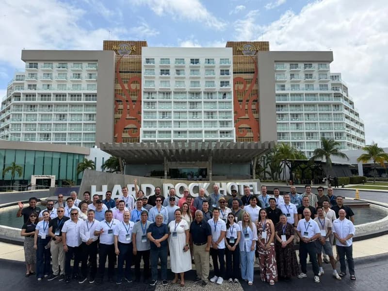 Equipo de Amparts – Promare reunido en un encuentro con clientes OEM.